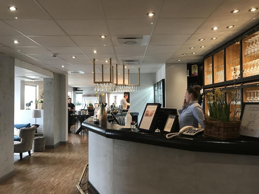 Mjoelby Stadshotell Екстериор снимка
